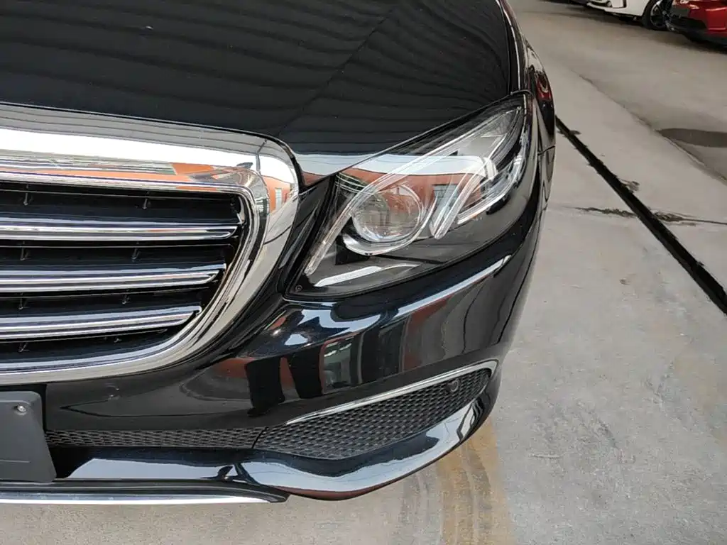 Фото 24 - Mercedes-Benz E-Class