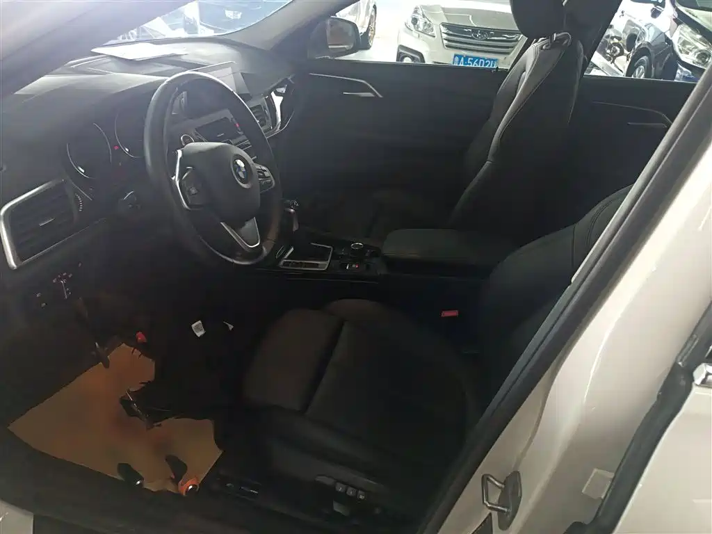 BMW 1 Series 2018 Facelift 118i Sport фото 7