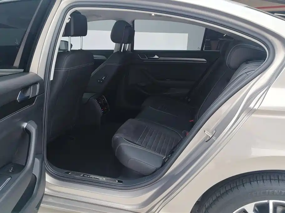 Volkswagen Magotan 2020 330TSI DSG Luxury фото 11