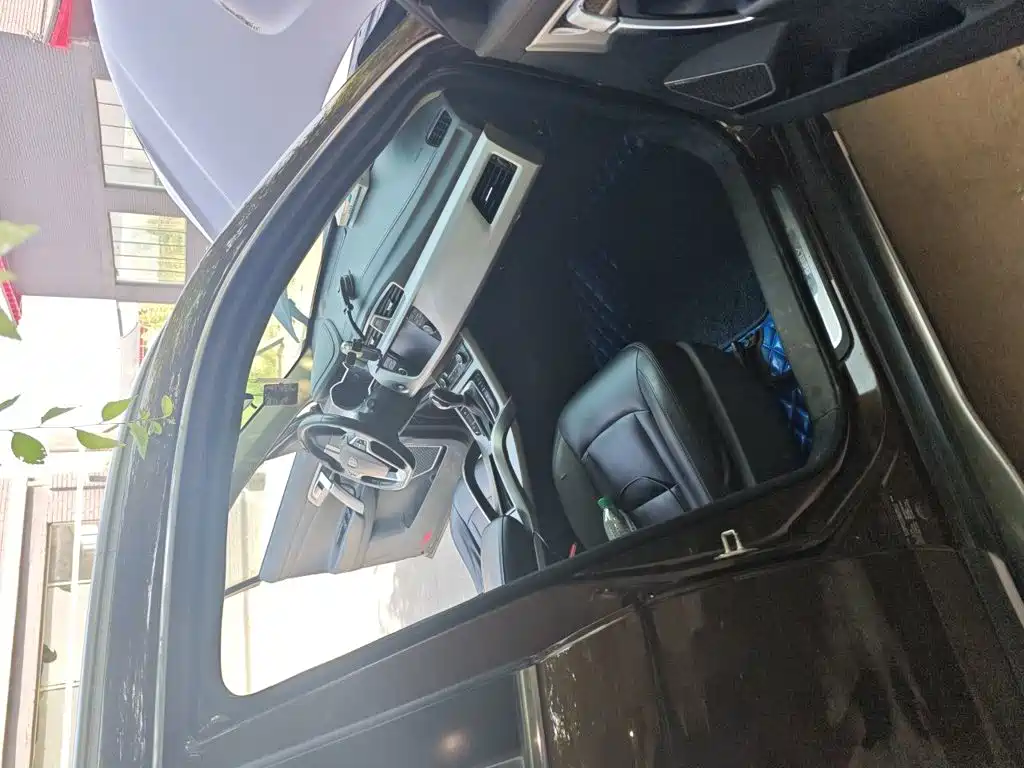 Фото 21 - Geely Atlas