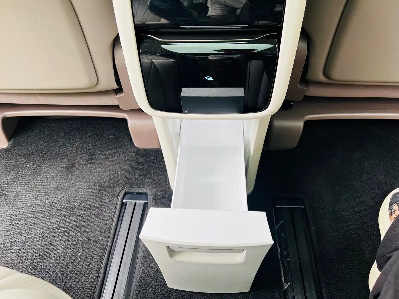 Denza D9 2022 DM-i 970 AWD Flagship фото 20