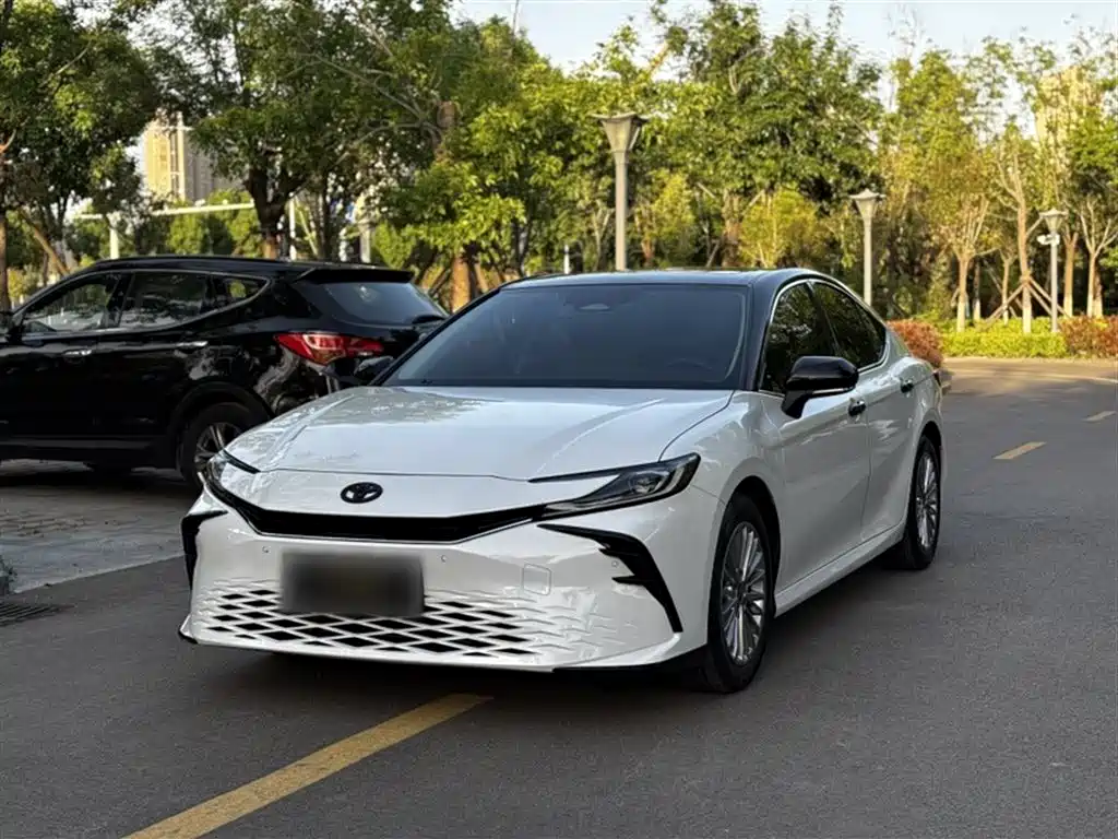 Toyota Camry 2024 2.0GVP Luxury Edition фото 2