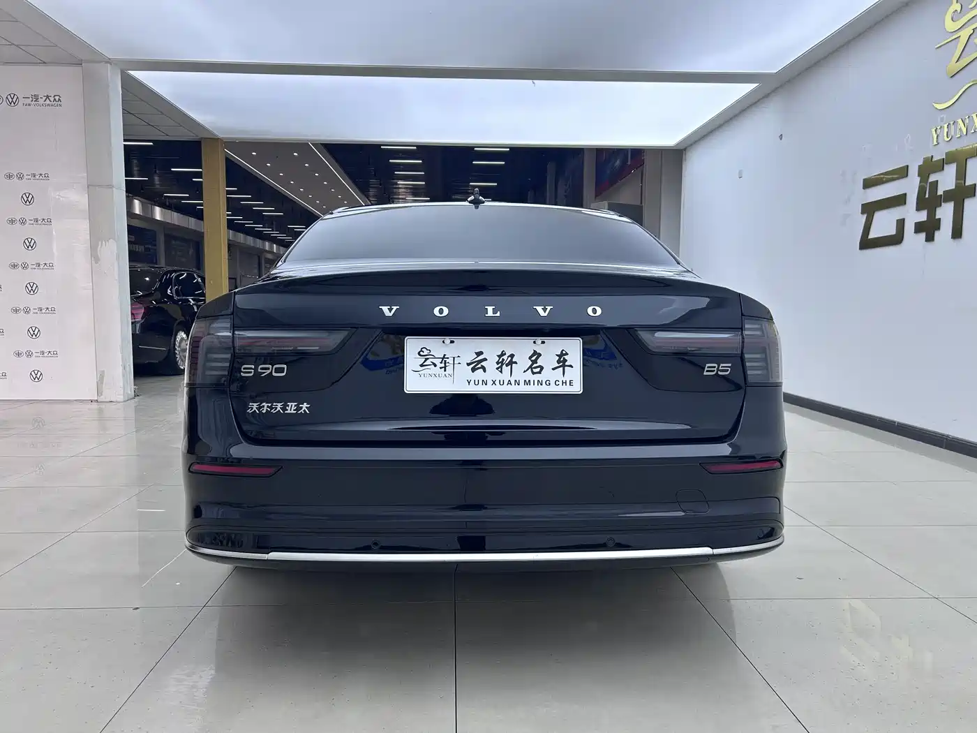 VOLVO S90