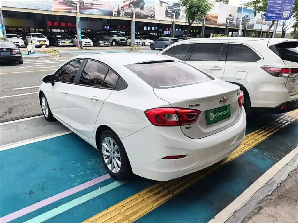 Chevrolet Cruze 2018 320 Automatic Pioneer Sunroof Edition фото 5