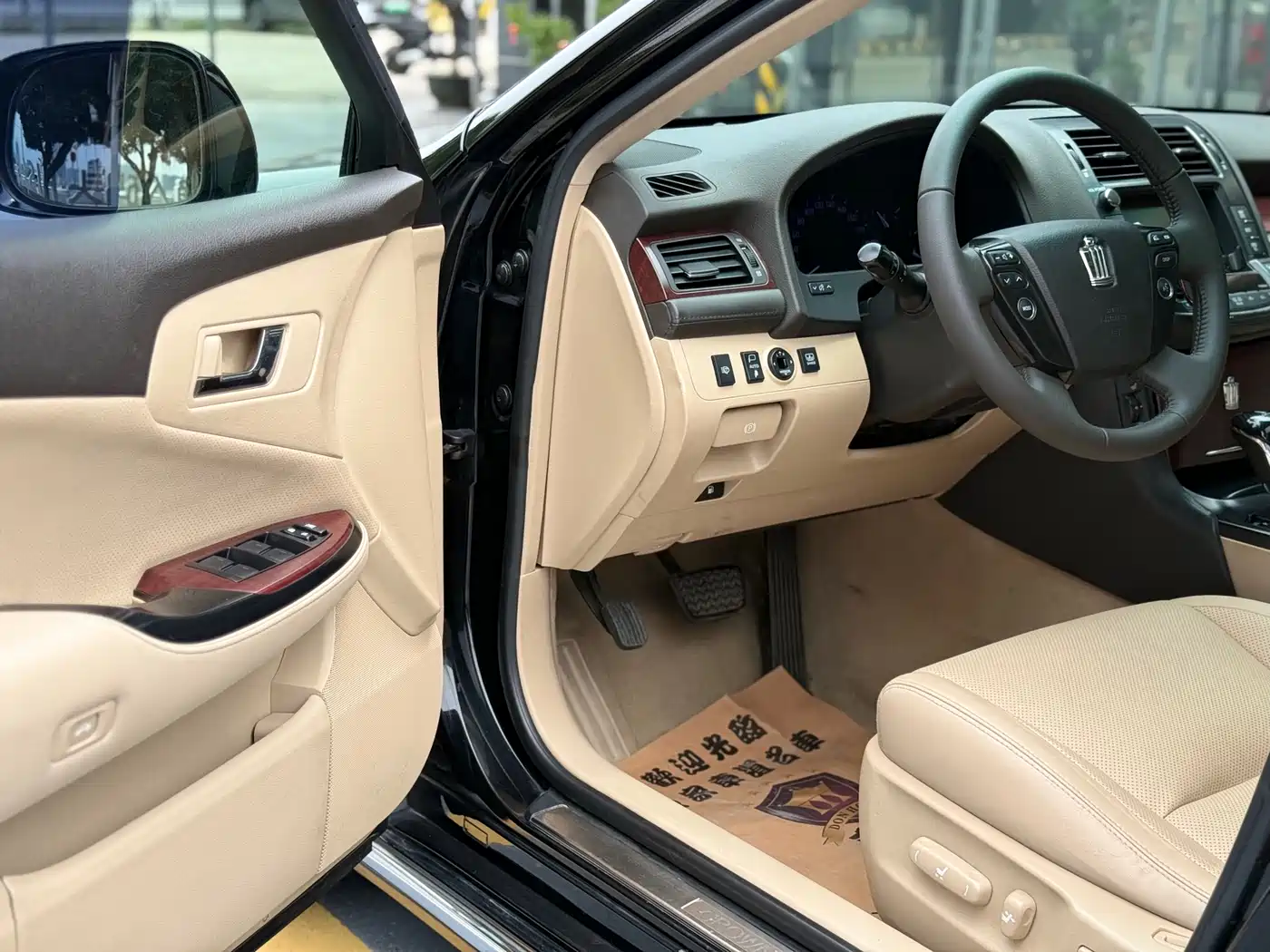 Toyota Crown 2010 2.5L Royal Leather Sunroof Navigation фото 10