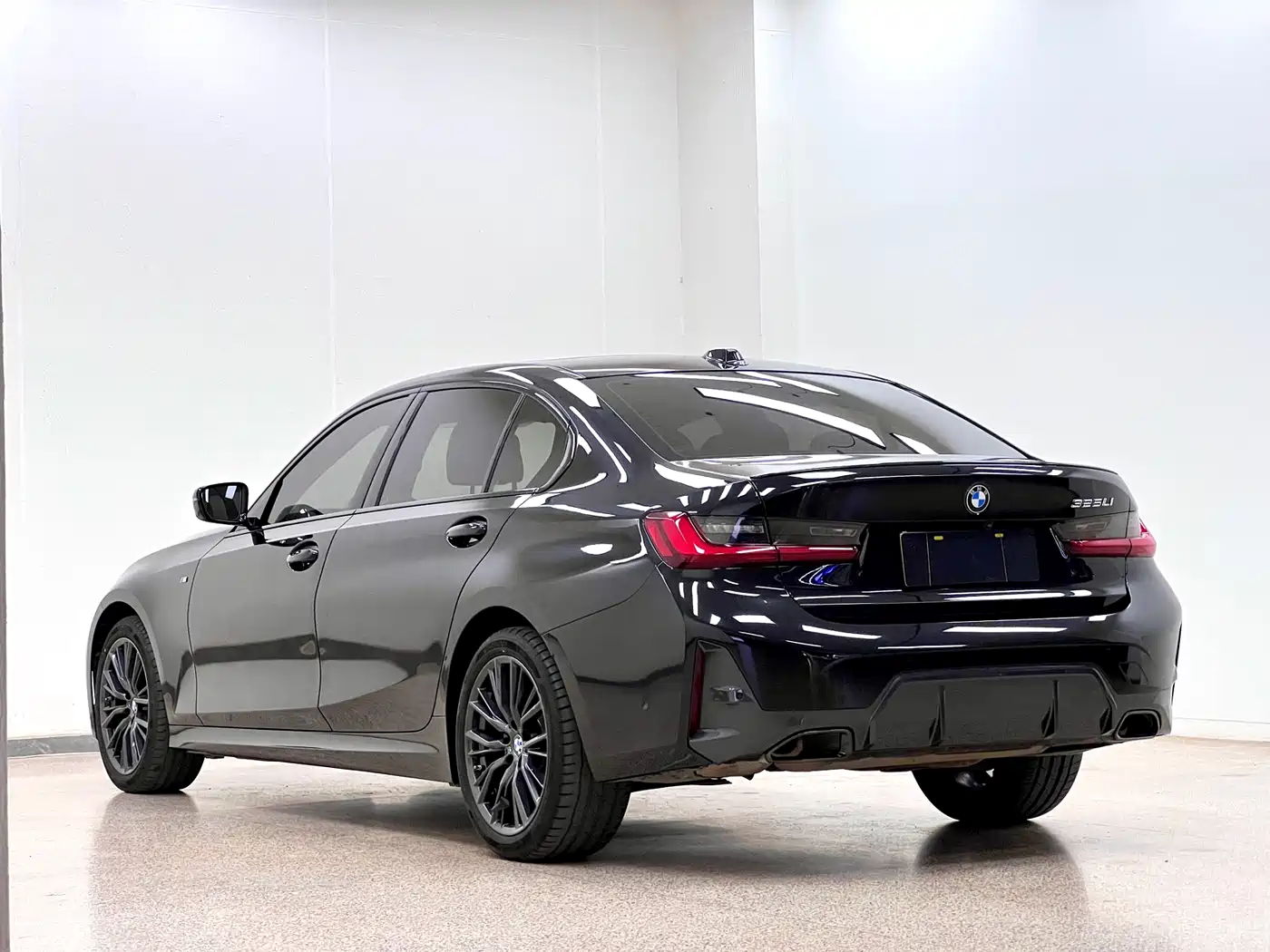 BMW 3 Series 2023 325Li M Sport Black Night Package фото 7
