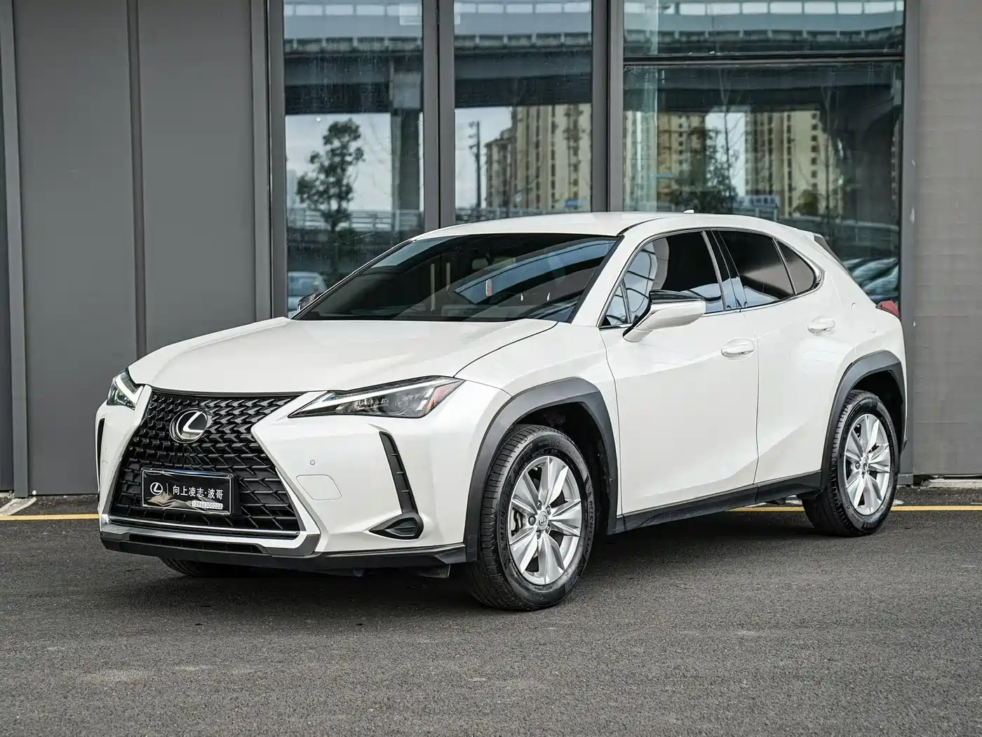 Lexus UX 2022 260h Cool Edition