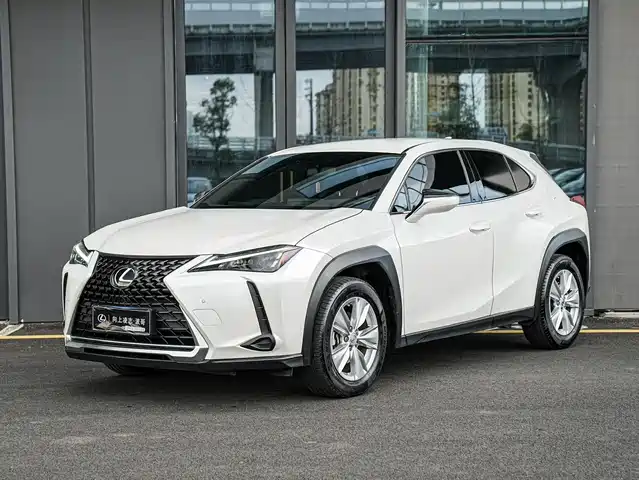 Lexus UX 2022 260h Cool Edition
