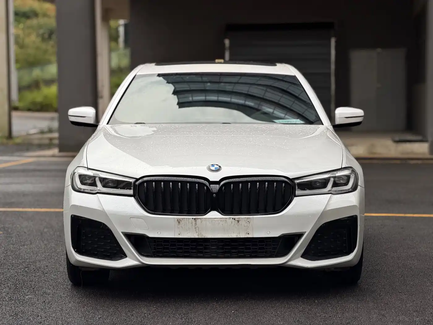 Photo 2 - BMW 5 Series