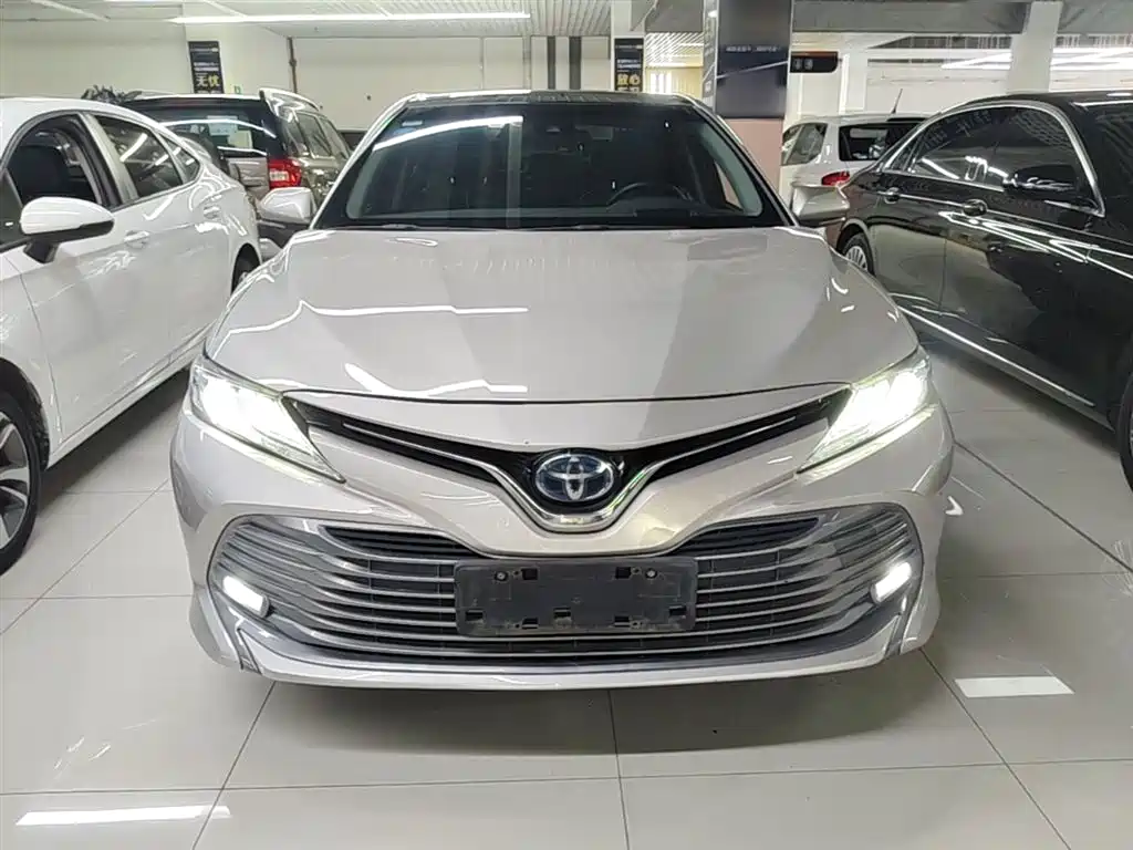 Toyota Camry 2019 Hybrid 2.5HG Luxury Edition China VI фото 3