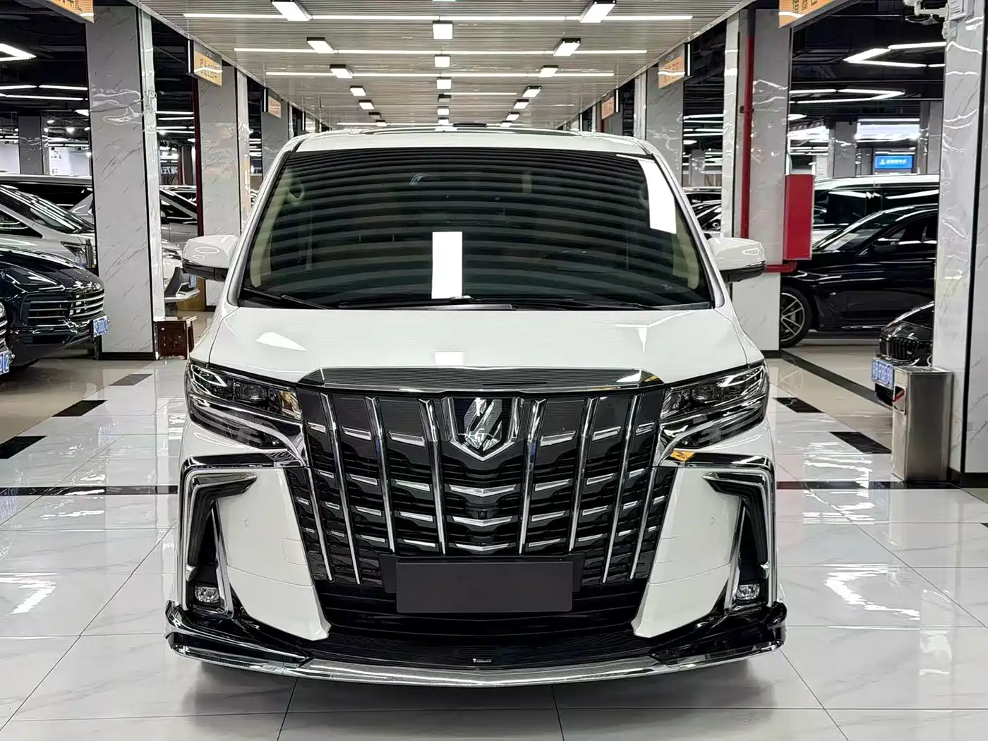Toyota Alphard 2020 Hybrid 2.5L Luxury Edition фото 2