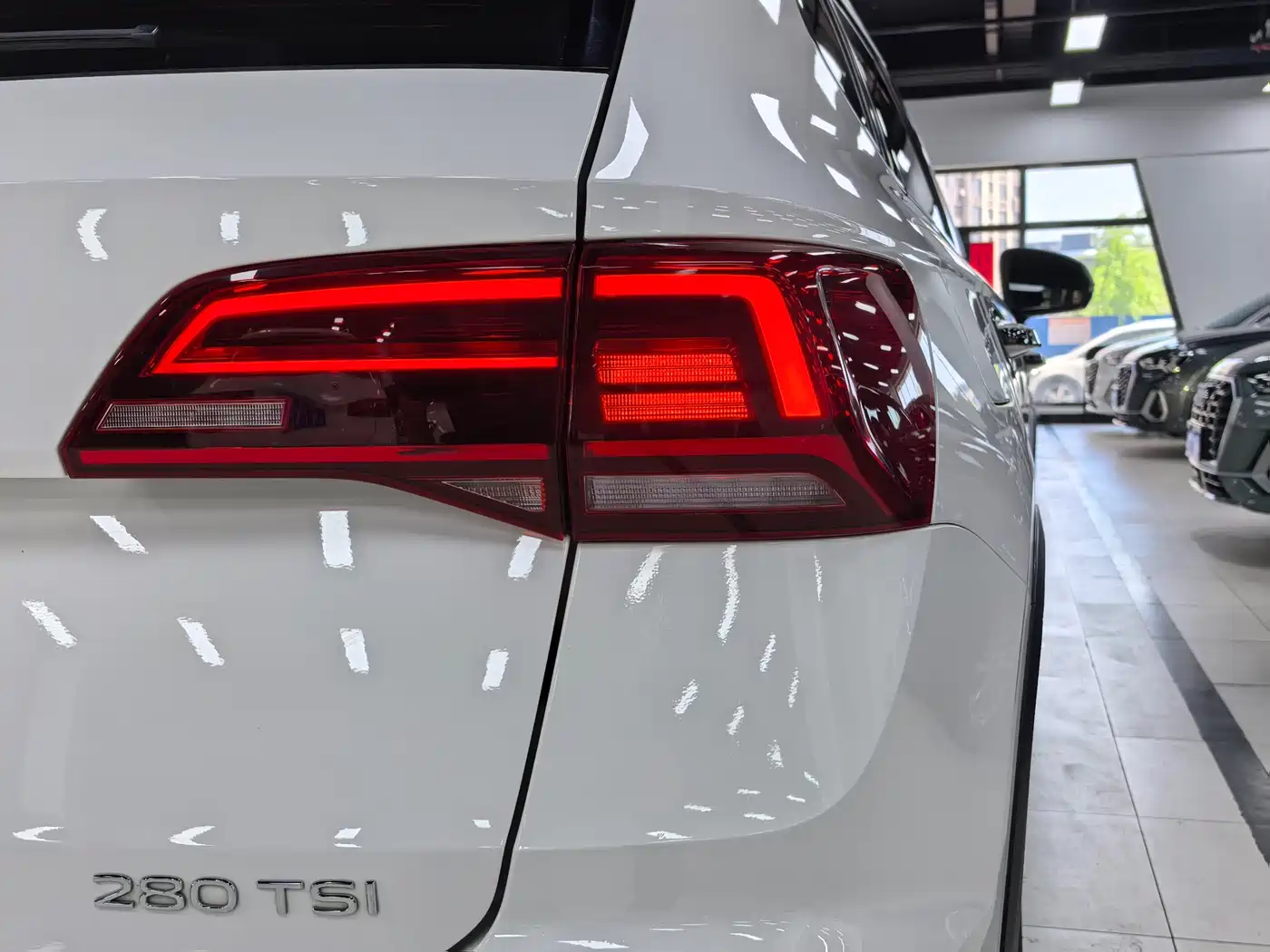 Volkswagen Tharu 2022 280TSI FWD Luxury Edition фото 5