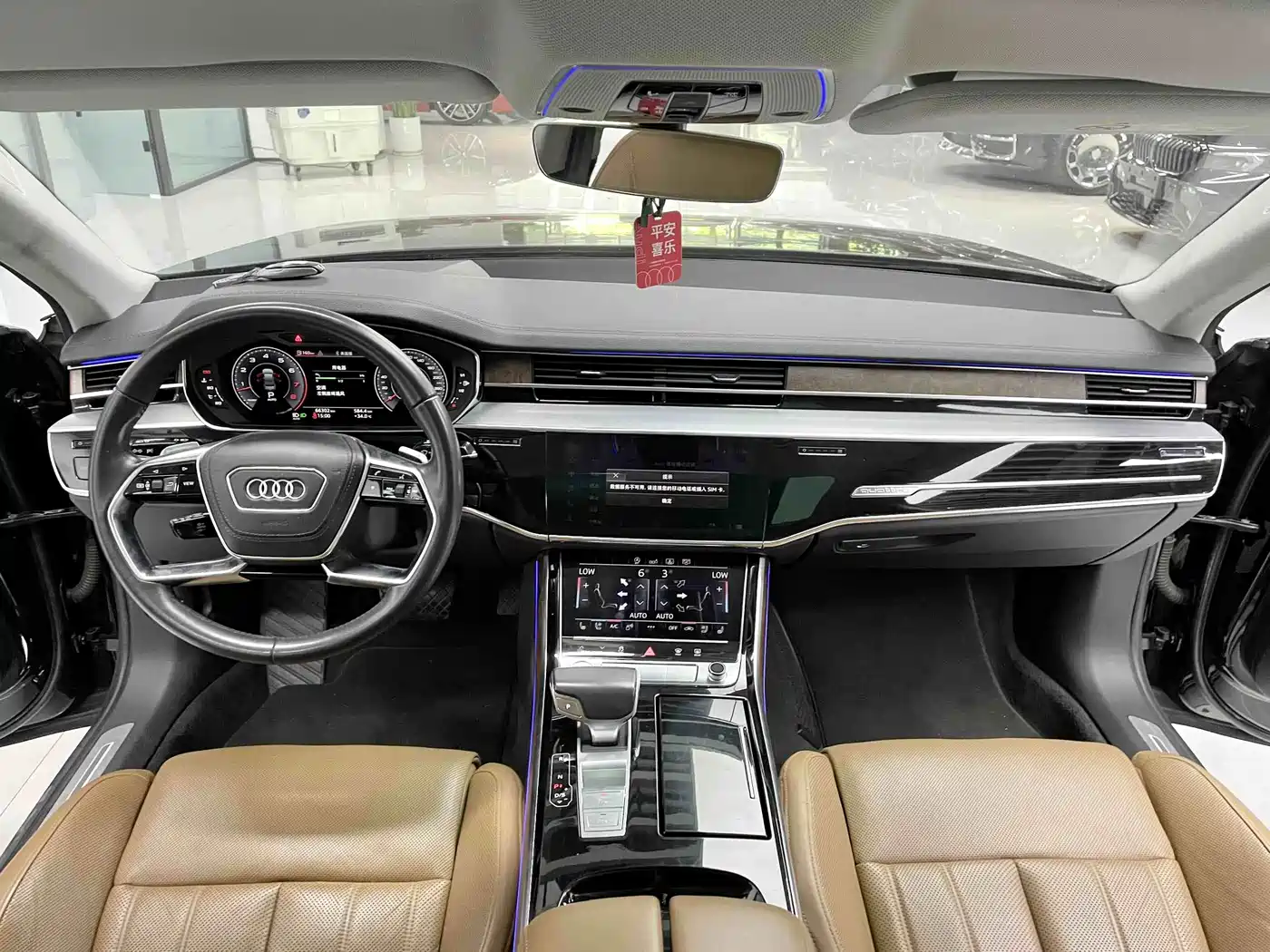 Photo 4 - Audi A8