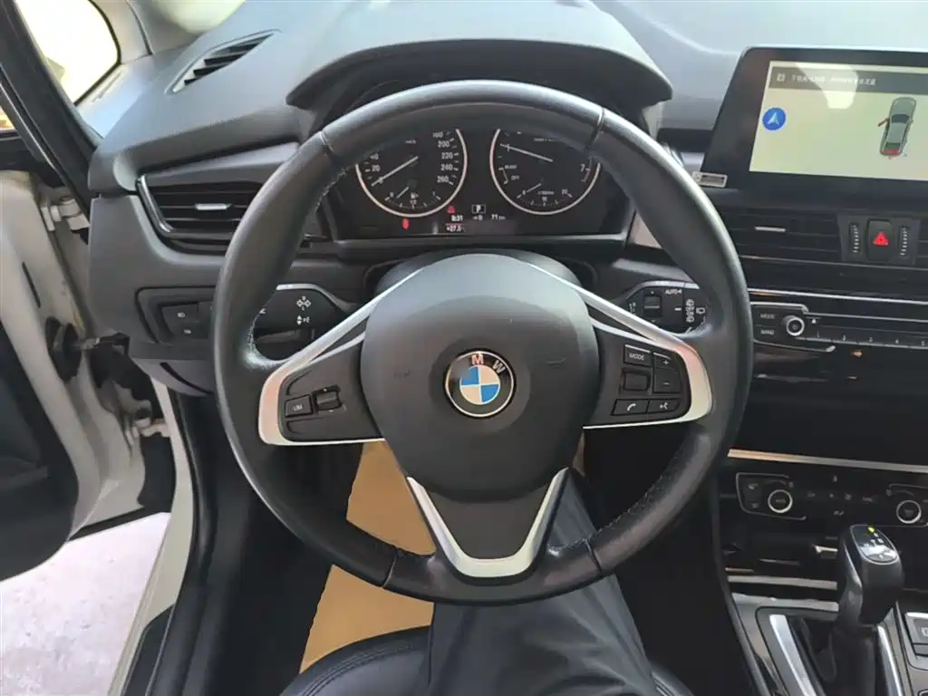 BMW 2 Series Touring 2016 218i Leading фото 11