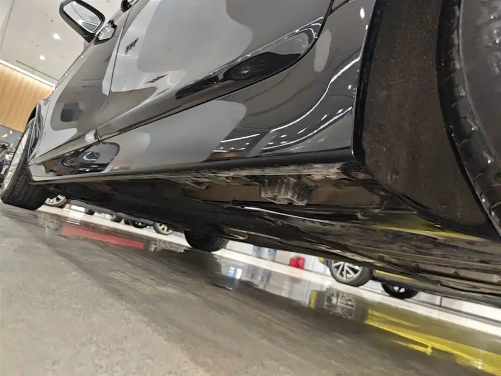 BMW 5 Series 2014 525Li Leading фото 22