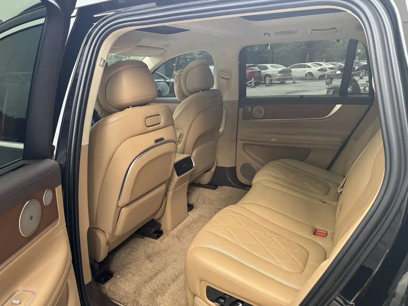 AITO Wenjie AITO M9 2024 Model Extended Range Ultra Edition 52kWh 5-Seater фото 14