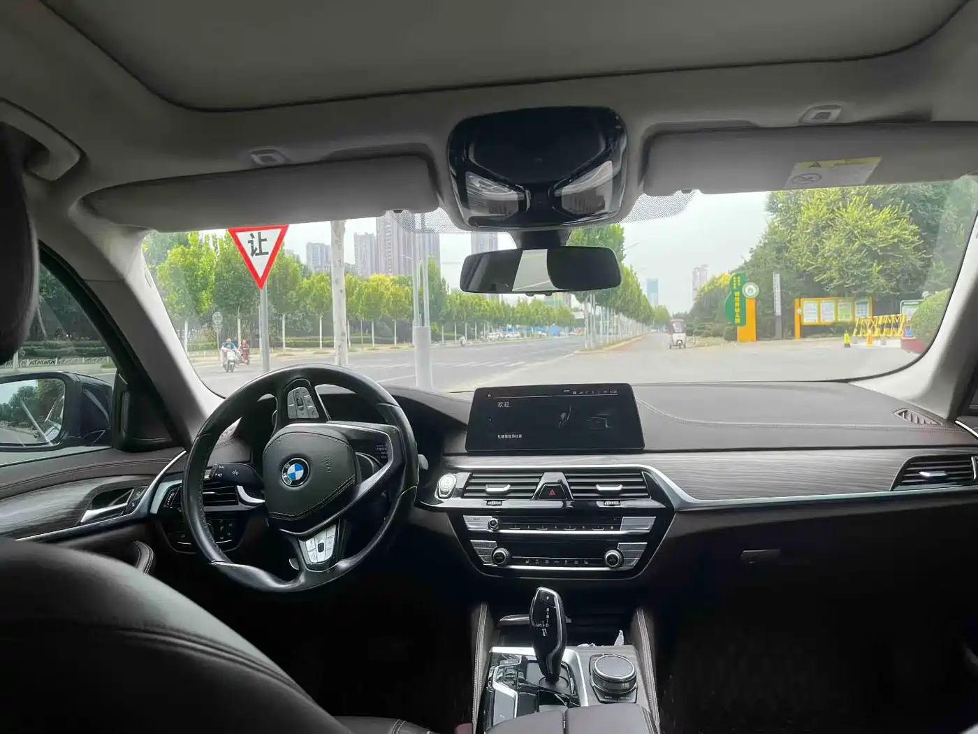 Photo 4 - BMW 5 Series