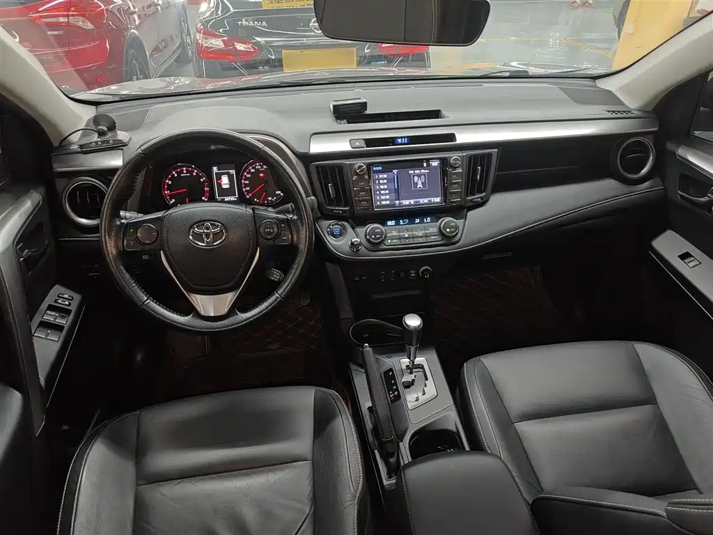 Toyota RAV4 Rongfang 2016 2.0L CVT 2WD Smart (China V) фото 6
