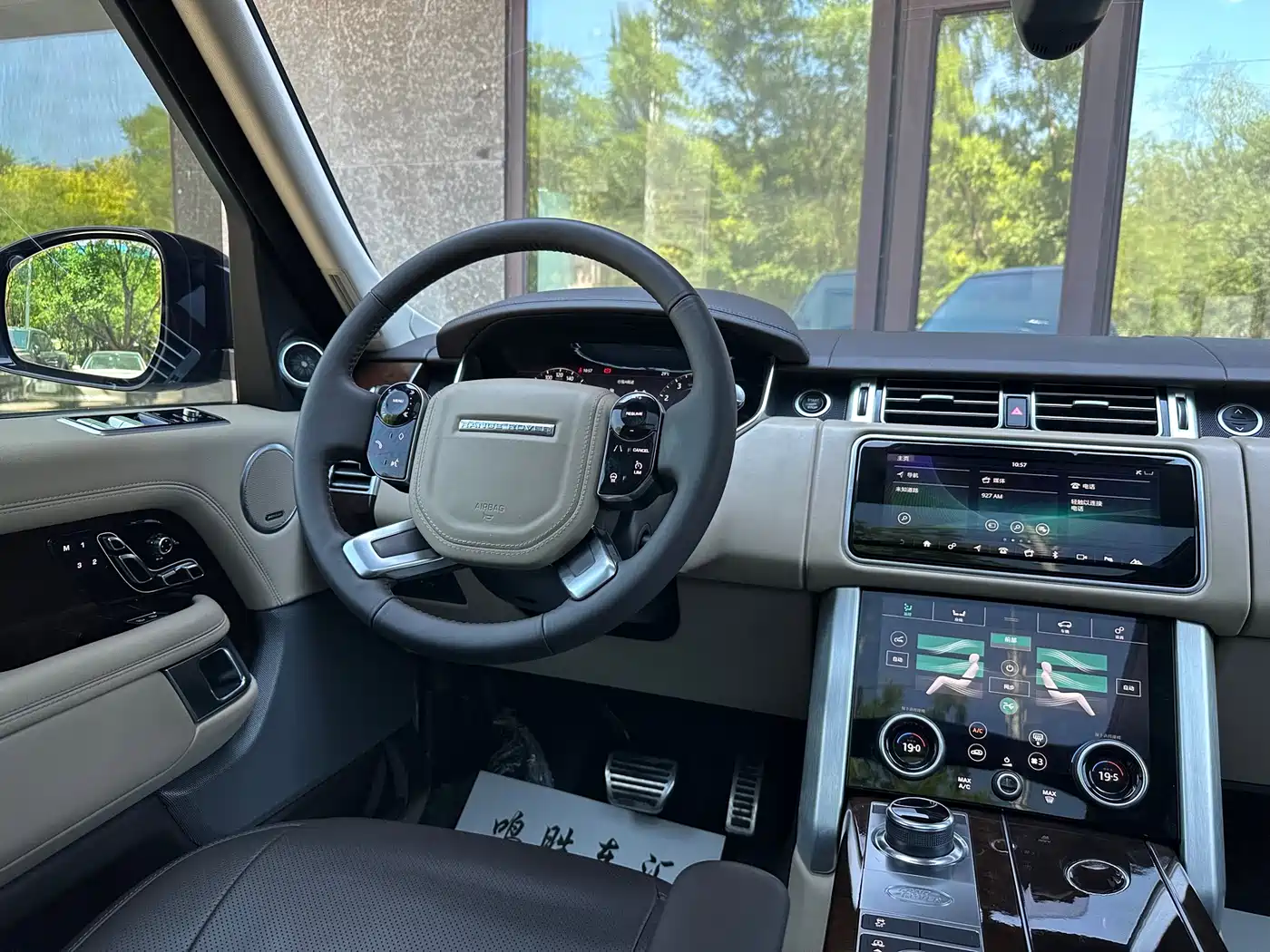 Land Rover Range Rover 2022 3.0 L6 400PS Heritage Extended Classic Edition фото 12