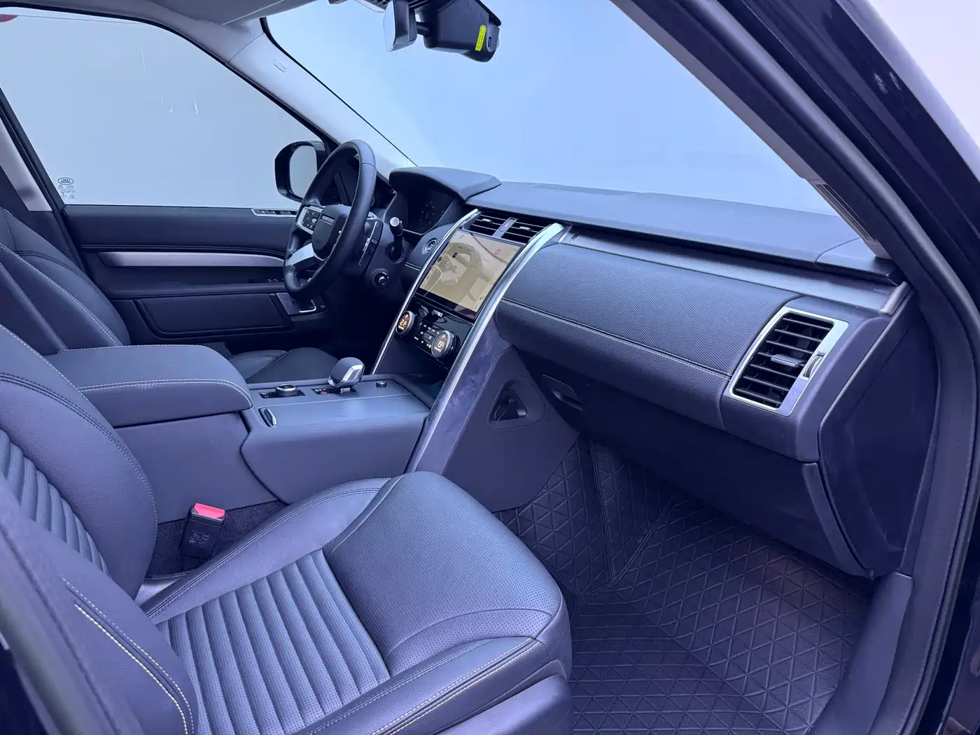 Land Rover Discovery 2023 360PS R-Dynamic SE фото 14