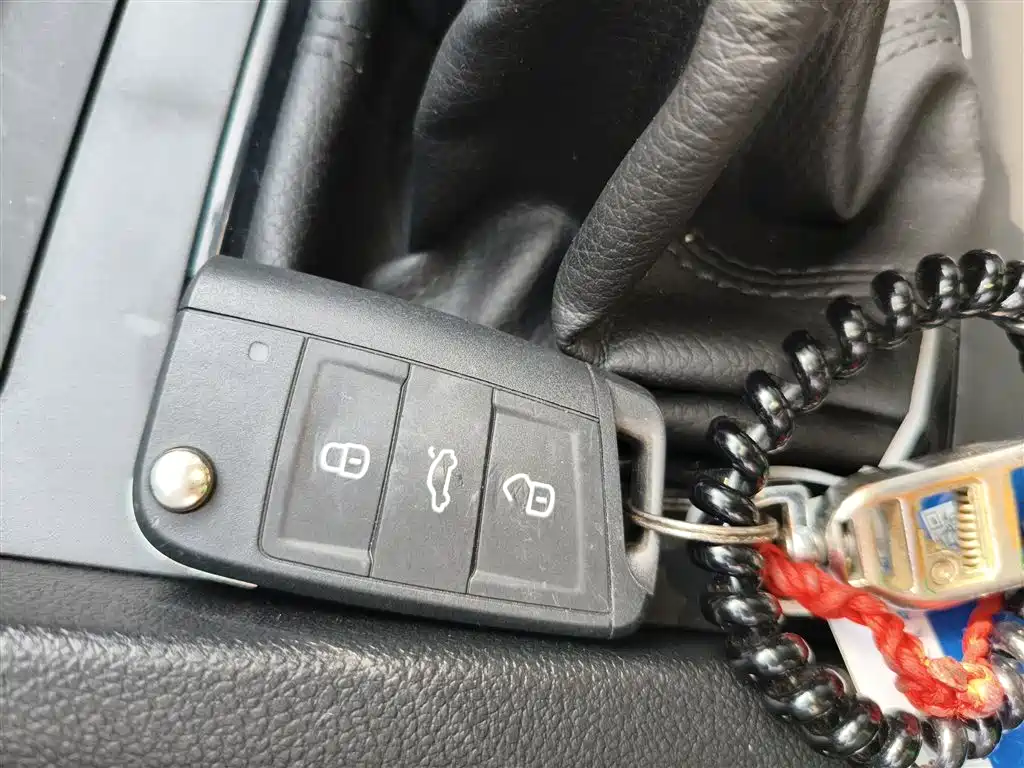 Škoda Octavia 2017 Classic 1.6L Manual Comfort фото 17