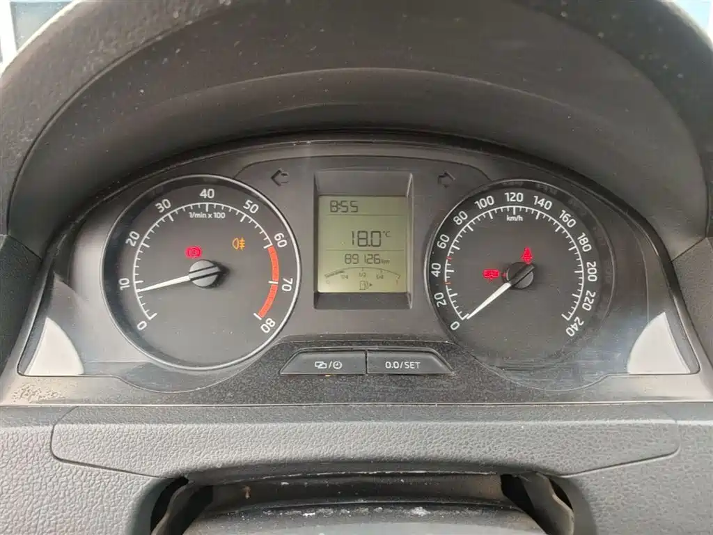 Škoda Rapid 2015 1.4L Manual Joy Selection фото 12