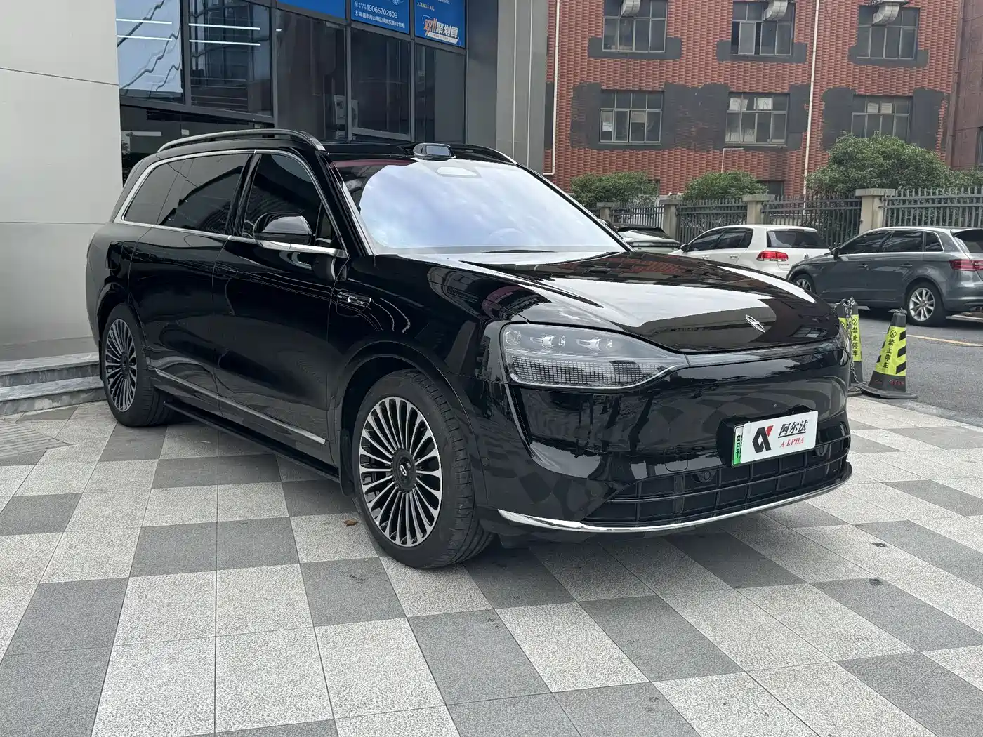 AITO Wenjie AITO M9 2024 Model Extended Range Ultra Edition 52kWh 5-Seater фото 3