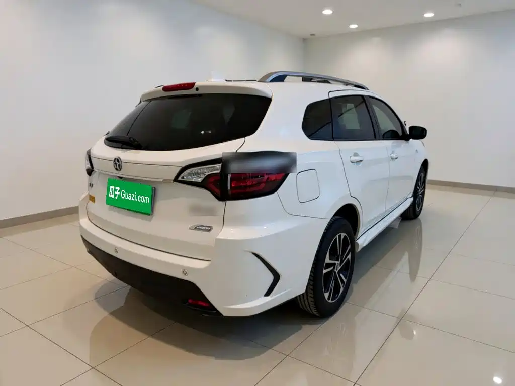 2018 Venucia T70