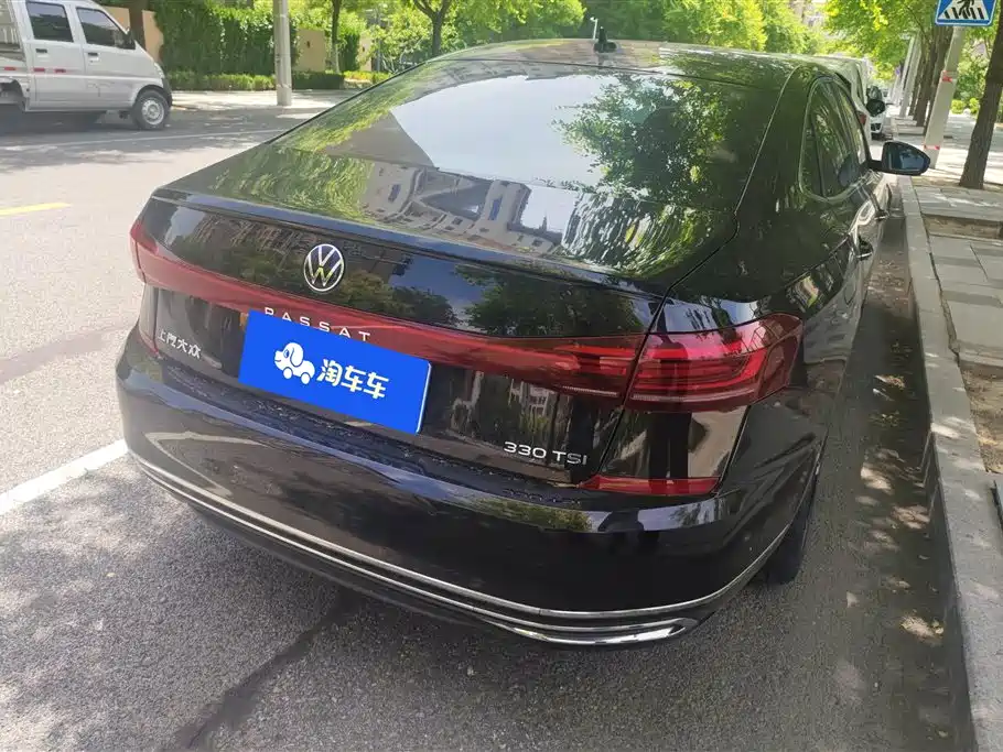 Volkswagen Passat 2023 Facelift 330TSI Starlight Luxury Edition фото 3