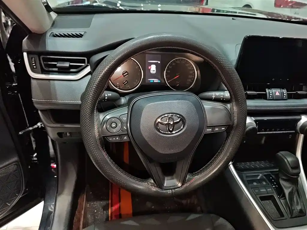 Toyota Wildlander 2023 2.0L CVT FWD LE фото 4