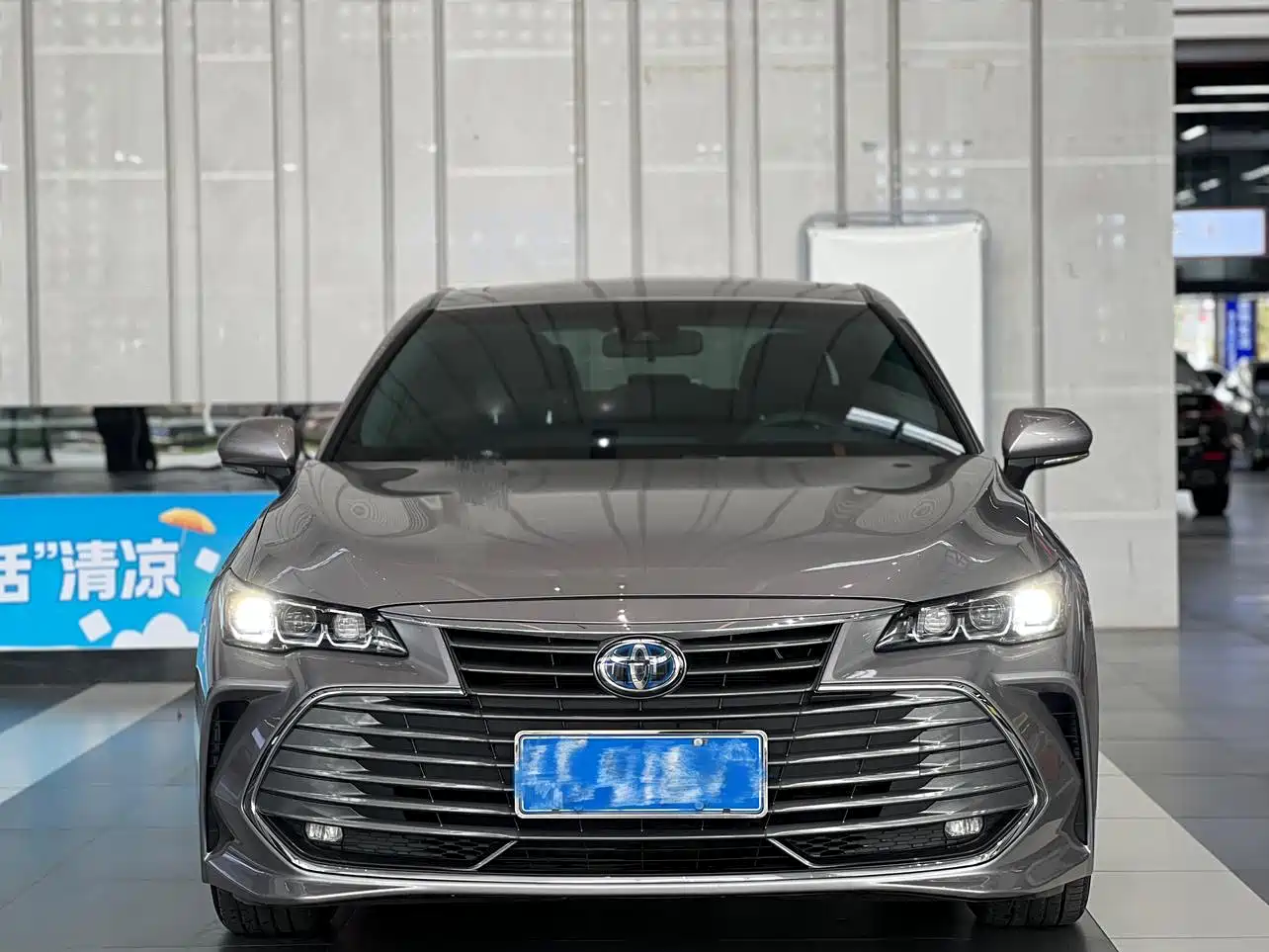 Toyota Avalon 2019 Hybrid 2.5L Luxury Edition China VI фото 2