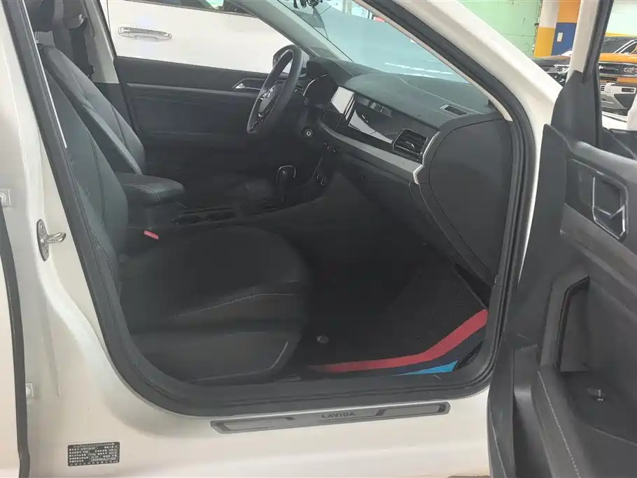 Volkswagen Lavida 2019 1.5L Automatic Comfort Edition China VI фото 8