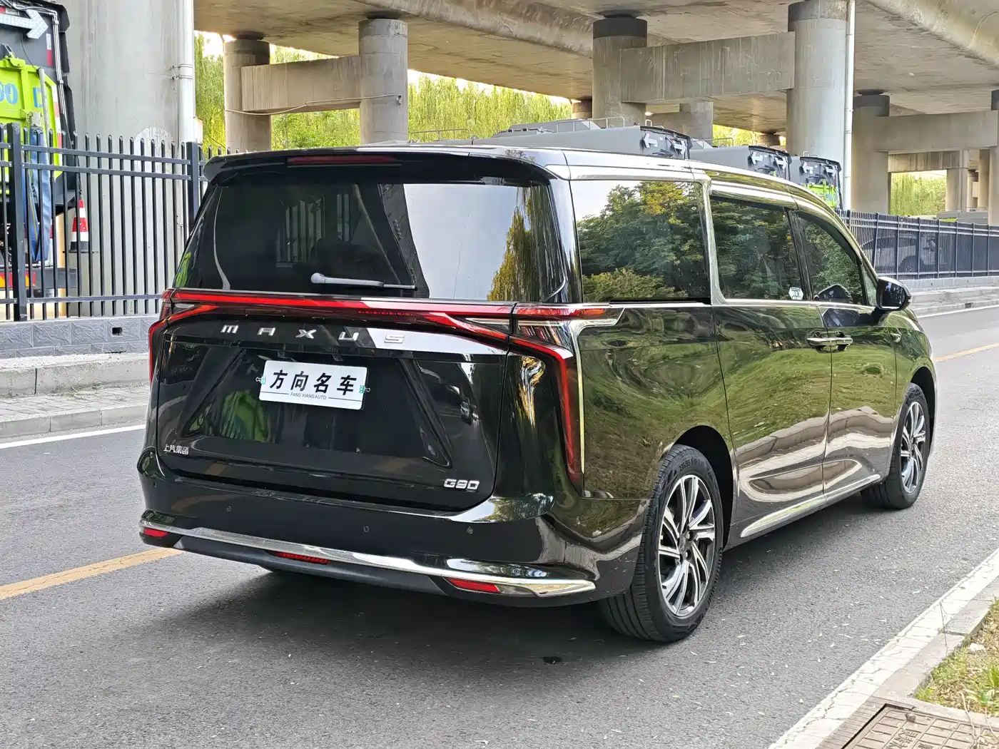 SAIC Maxus Maxus G90 2023 2.0T Interstellar 7-seater фото 25