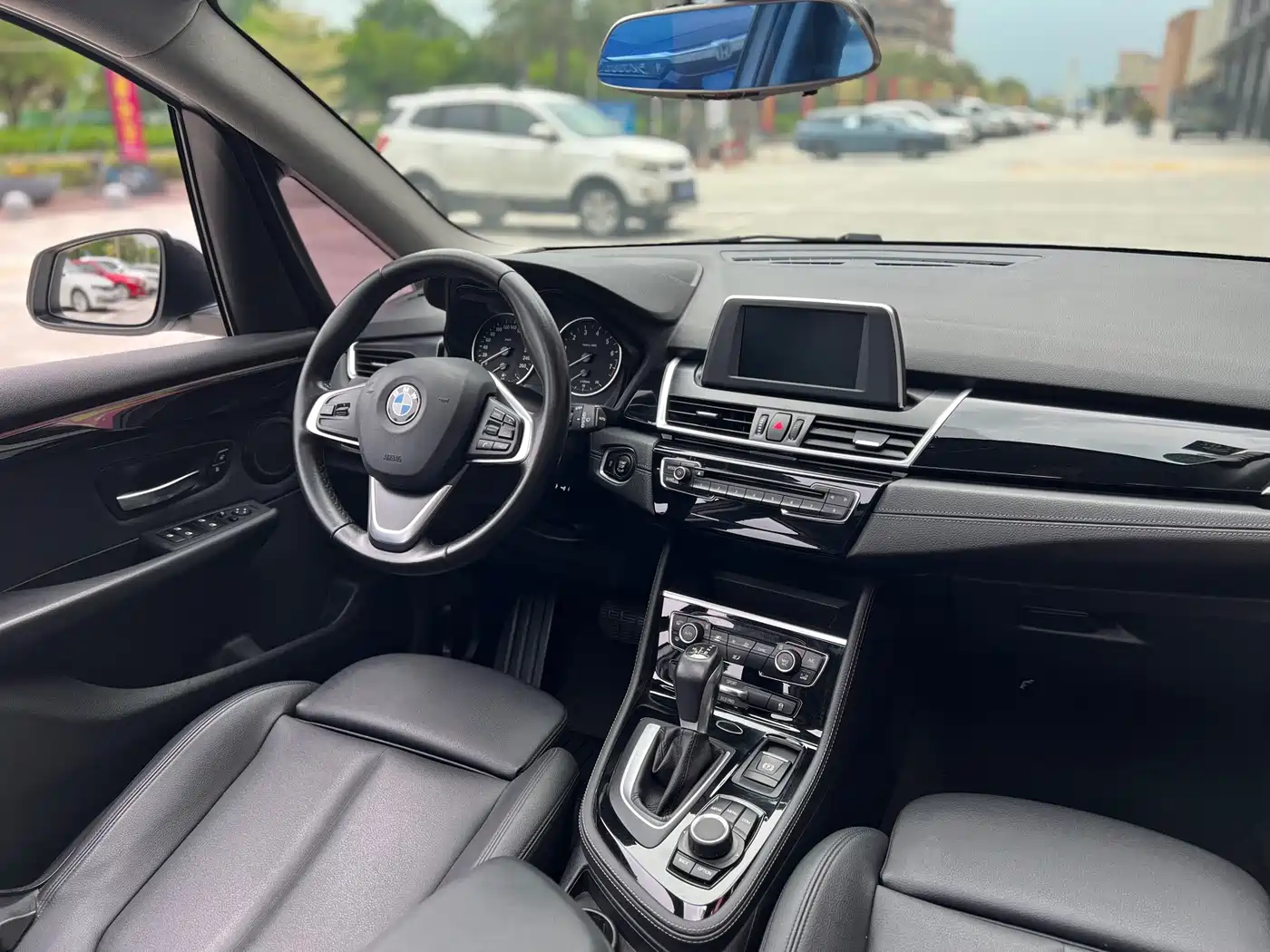 BMW 2 Series Touring 2016 218i Sport Design Package фото 7