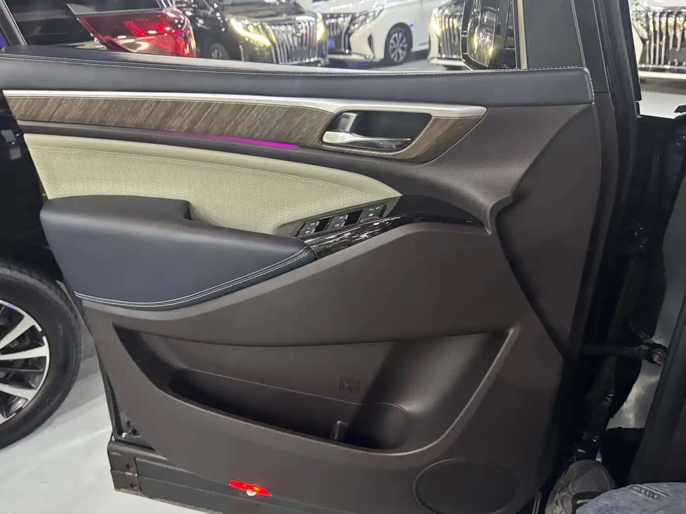 GAC Trumpchi Trumpchi M8 2023 Leading Series 390T Luxury Edition фото 6