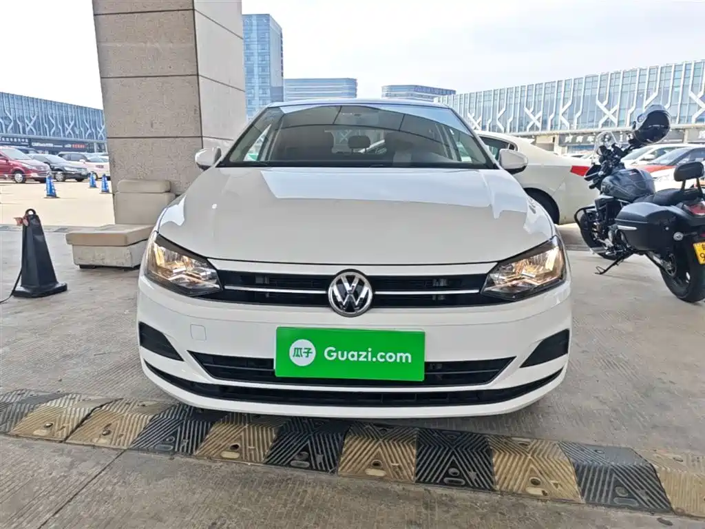 Volkswagen Polo 2019 Plus 1.5L Automatic Panorama Enjoyment Edition фото 3