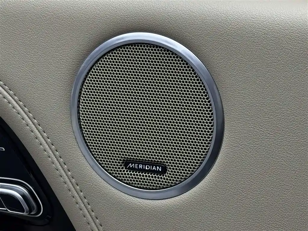 Land Rover Range Rover 2022 3.0 L6 400PS Heritage Extended Classic Edition фото 11