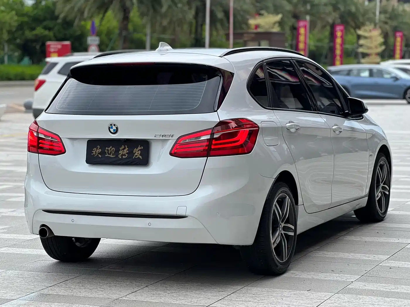 BMW 2 Series Touring 2016 218i Sport Design Package фото 10