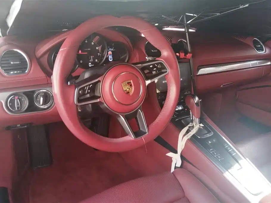 Porsche 718 2018 Cayman 2.0T фото 12