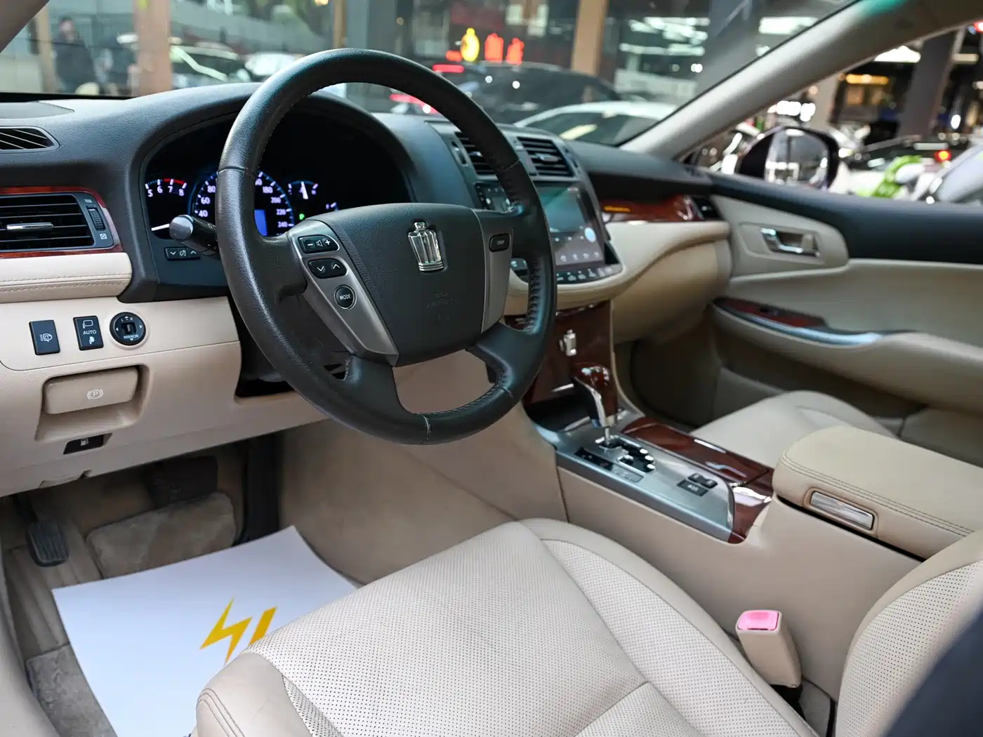 Toyota Crown 2012 2.5L Royal Leather Edition фото 6
