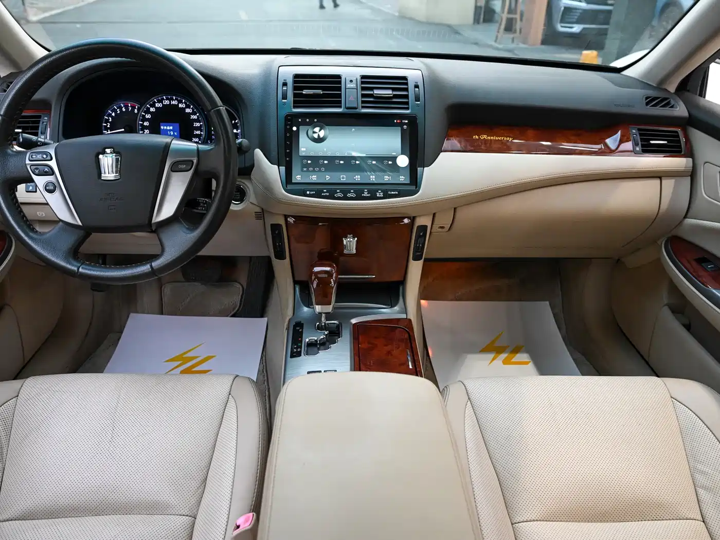 Toyota Crown 2012 2.5L Royal Leather Edition фото 8