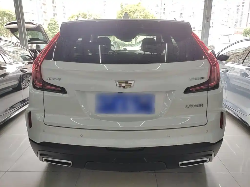 Photo 6 - Cadillac XT4