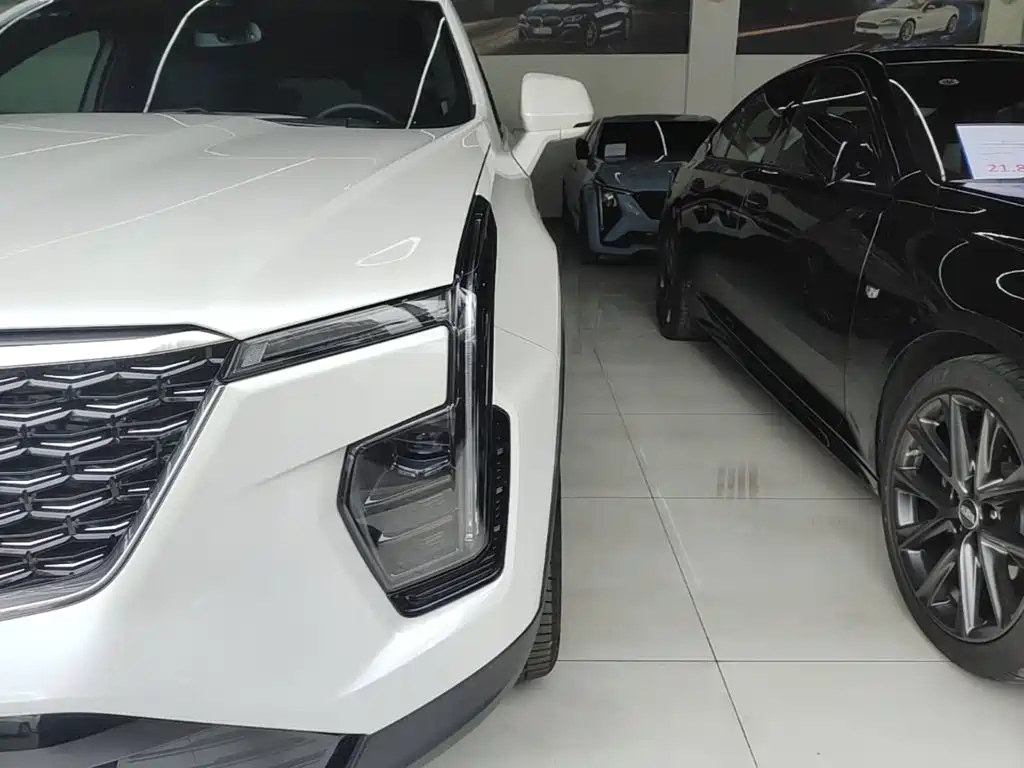 Photo 24 - Cadillac XT4
