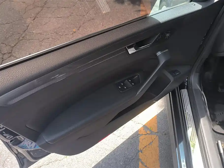 Volkswagen Passat 2017 330TSI DSG Prestige фото 7