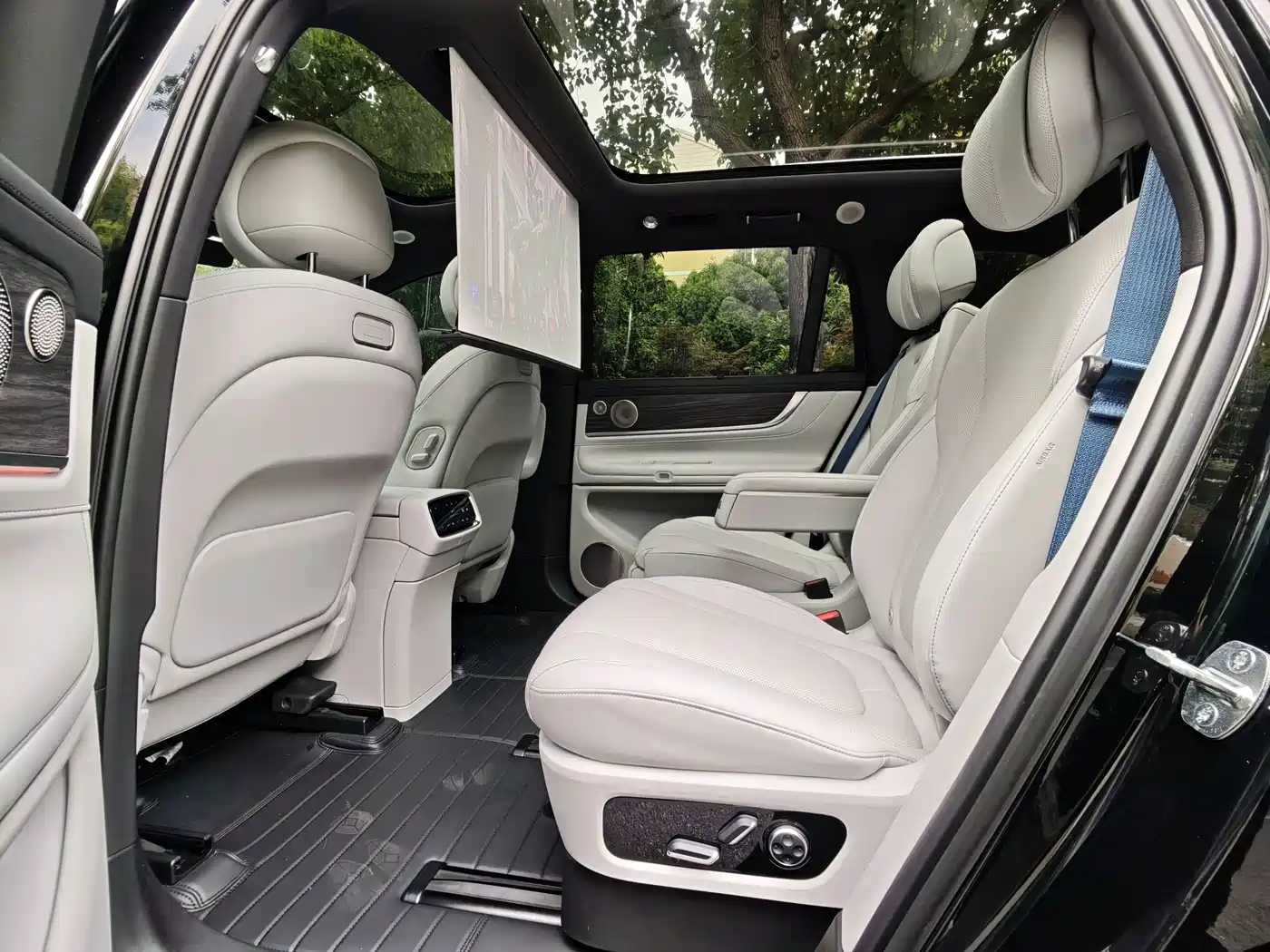 AITO Wenjie AITO M9 2024 Extended Range Ultra 42kWh 6-Seater фото 8