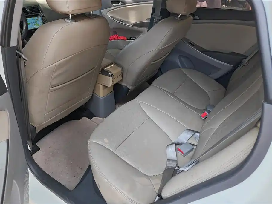 Hyundai Verna 2014 1.4L Manual Fashion GS фото 11