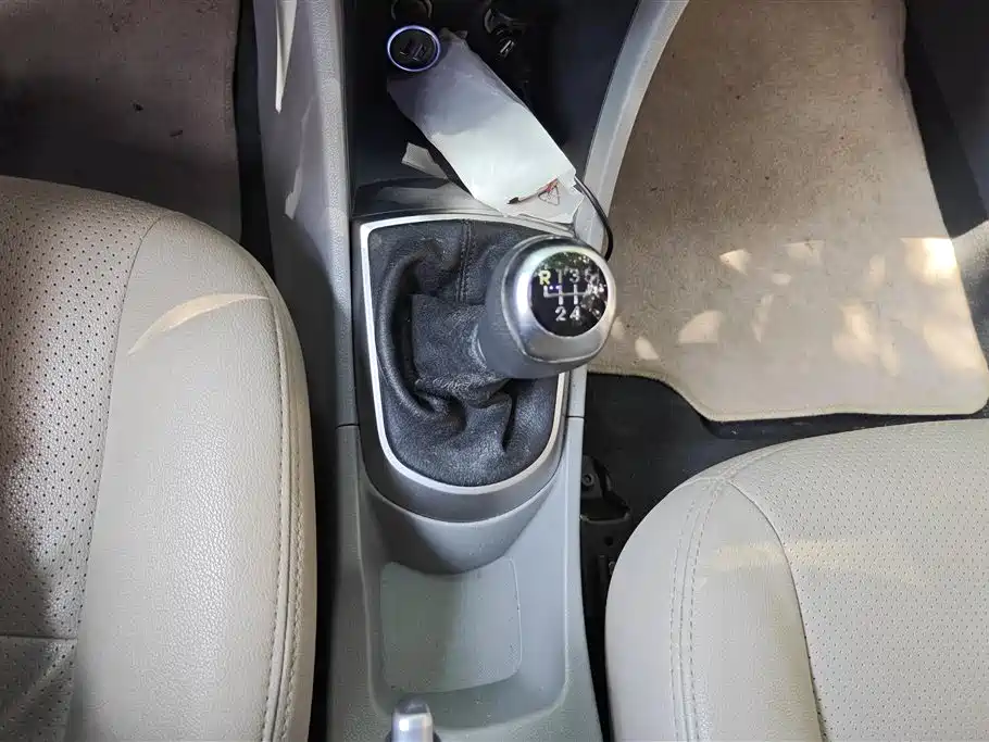 Hyundai Verna 2014 1.4L Manual Fashion GS фото 16