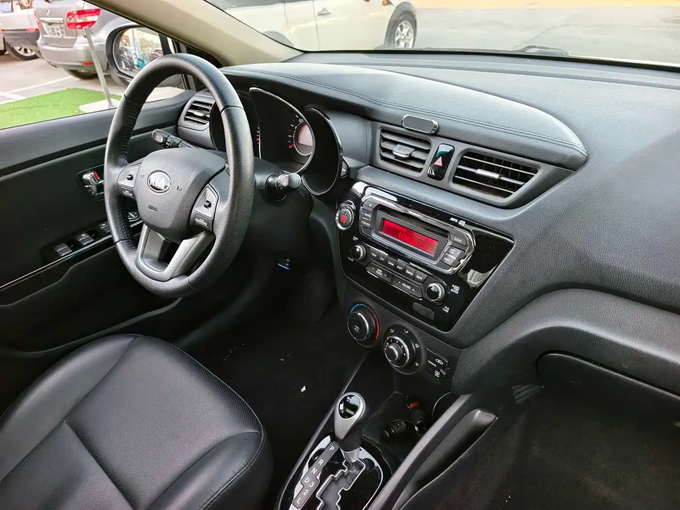 Kia K2 2012 Sedan 1.6L AT Premium ECO Commemorative Edition фото 17