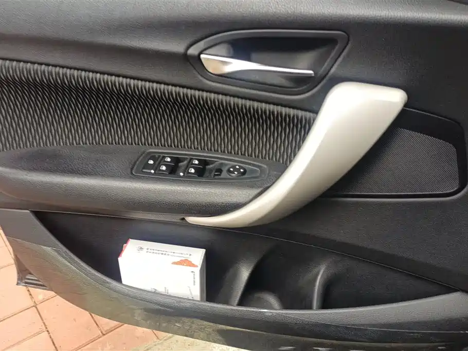 BMW 1 Series (Import) 2018 118i Leading фото 7