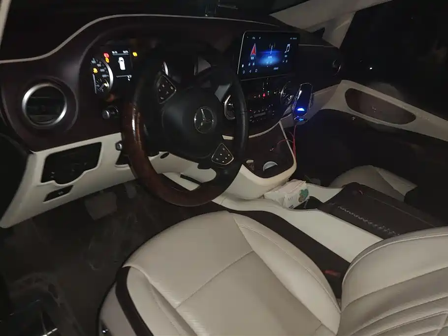 Mercedes-Benz Vito 2020 2.0T Elite Edition (7-seater) фото 12